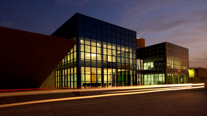 Philips SLC, Saudi Lighting Company, Philips Saudi Arabia, Philips Lighting Saudi Arabia, Philips Laboratory , company profile, lighting provider